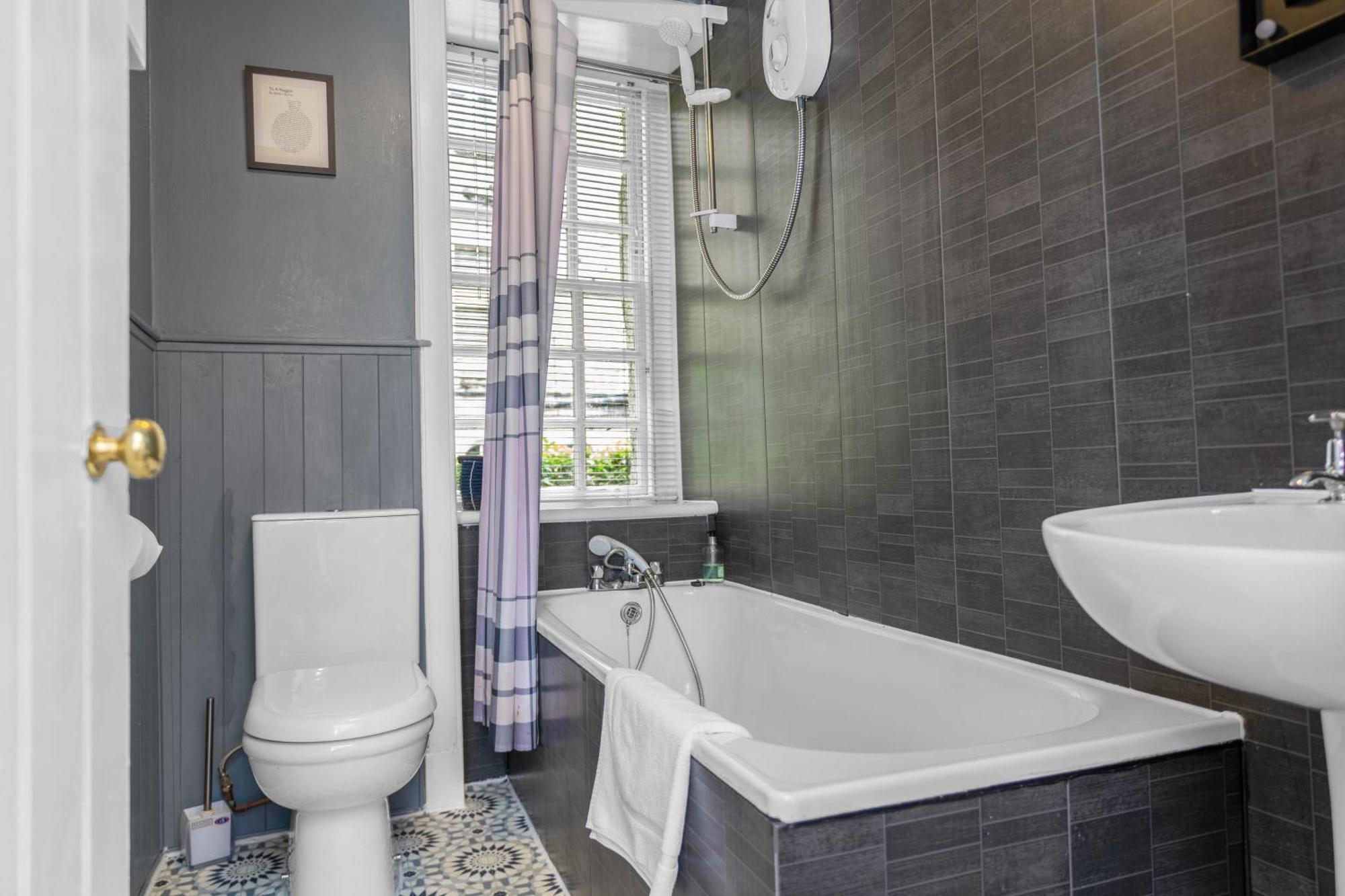 Charming Apartment In The Old Town Edinburgh Exterior photo
